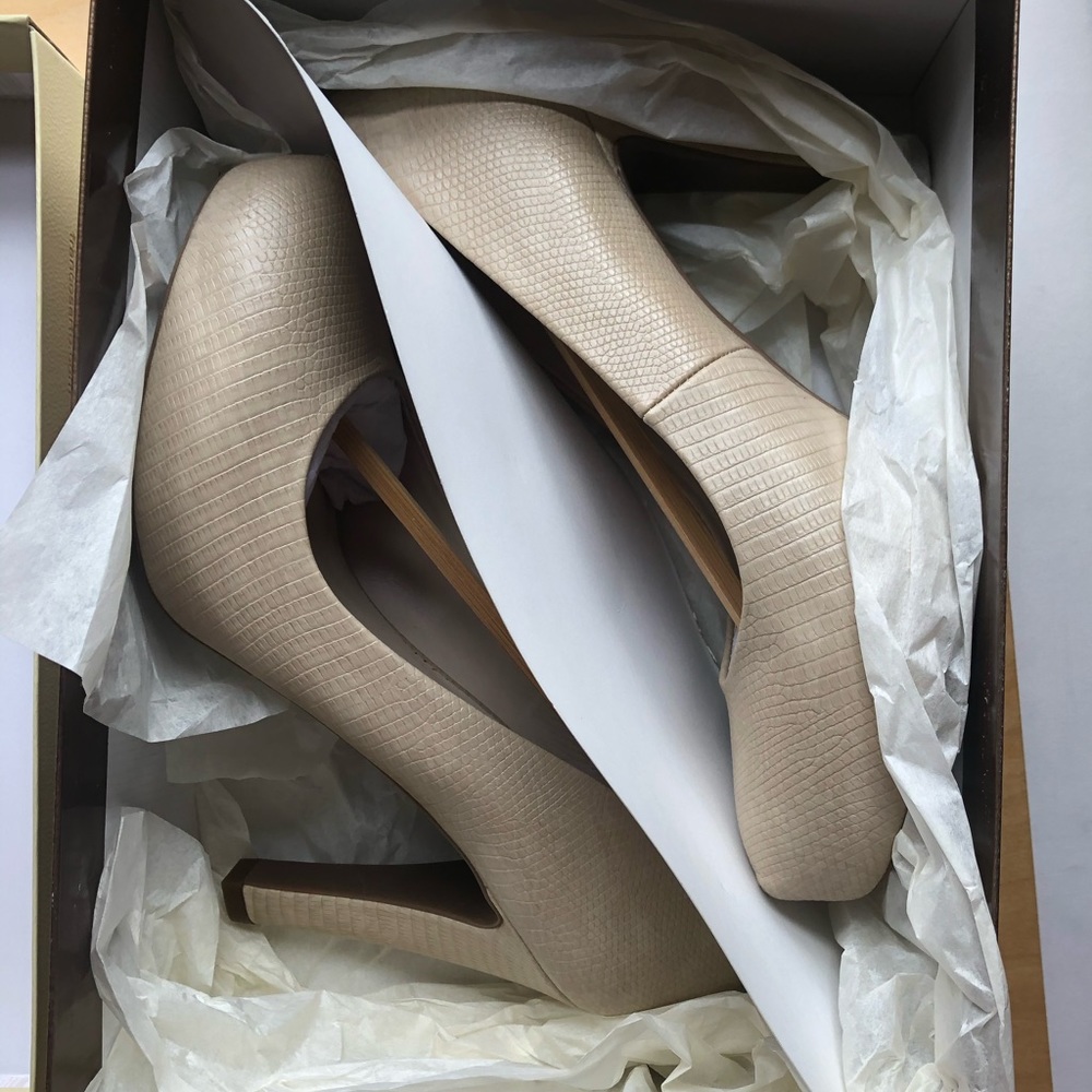 Franco Sarto Tan Heels, Textured, Women’s size 7